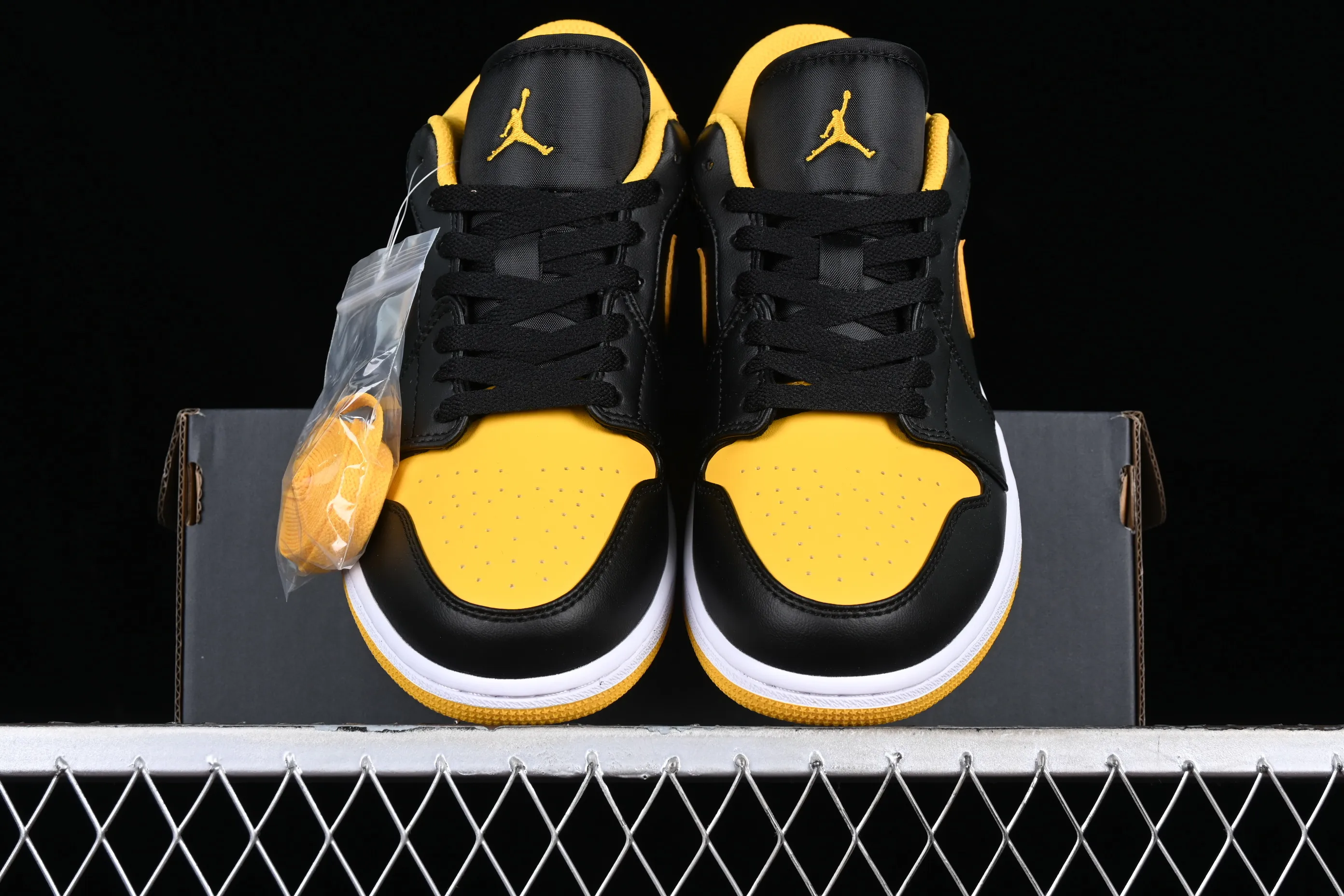 All categories Air Jordan Jordan series basketball shoes Air Jordan 1 Low Z version Air Jordan 1 Low OG "Yellow Ocher" AJ1 Joe 1 black and yellow low-top cultural casual sneakers 553558-072